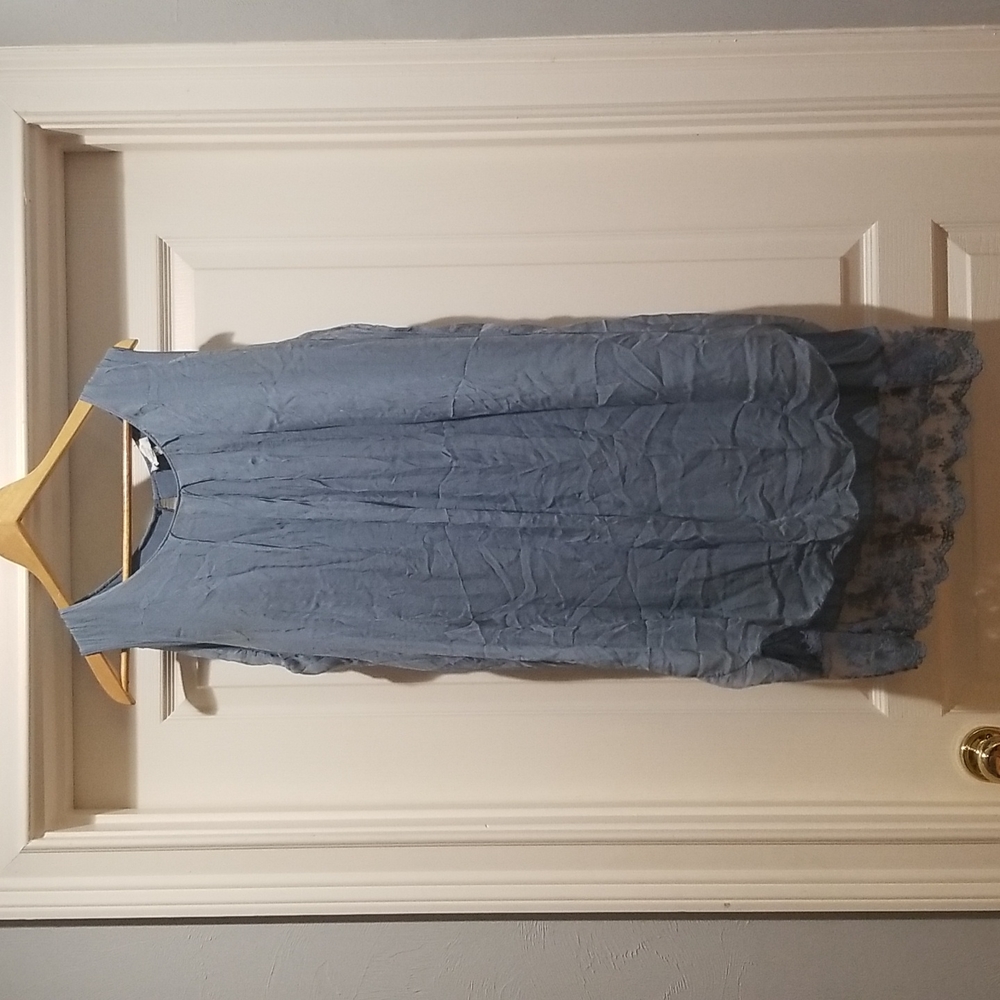 Sleeveless dusty-blue 100% silk dress with lace and sheer layers